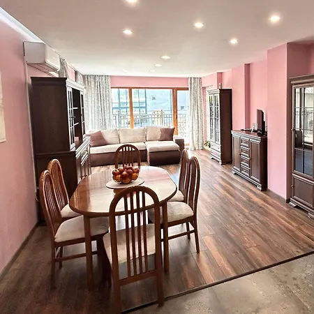 With Free Parking By Apartmax *