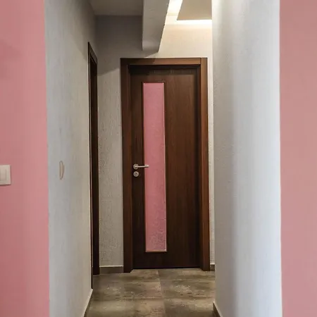 דירה With Free Parking By Apartmax וארנה