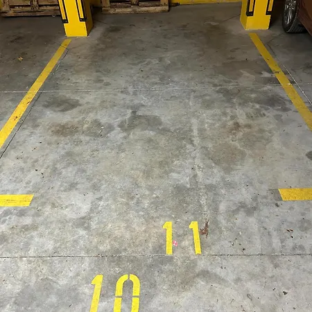 With Free Parking By Apartmax דירה *
