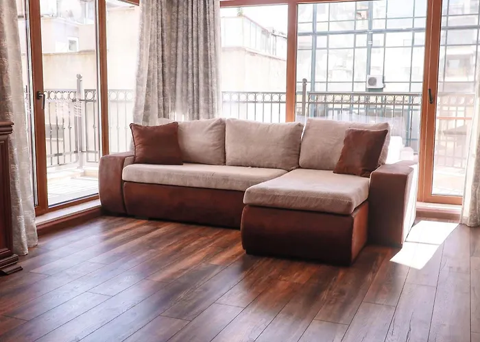 With Free Parking By Apartmax Warna