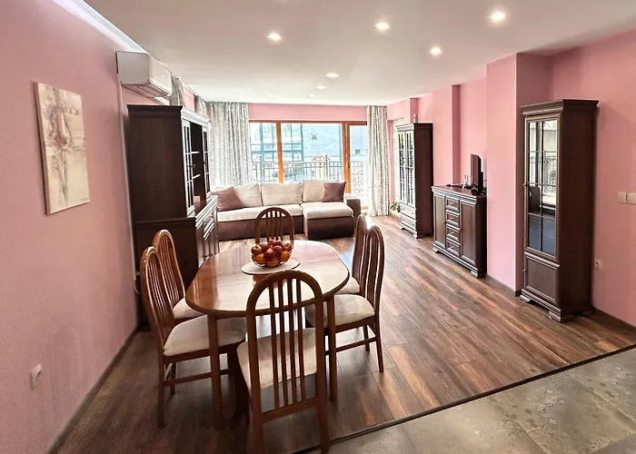 With Free Parking By Apartmax *