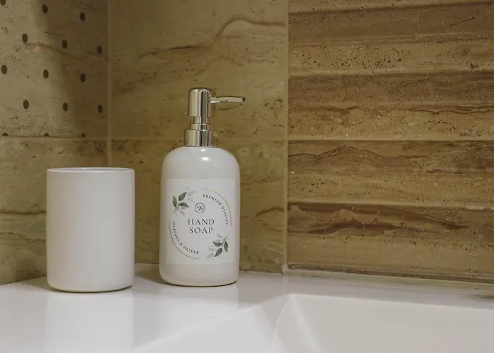 With Free Parking By Apartmax