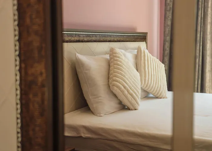 With Free Parking By Apartmax * Warna