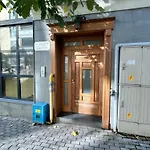 With Free Parking By Apartmax Apartamento